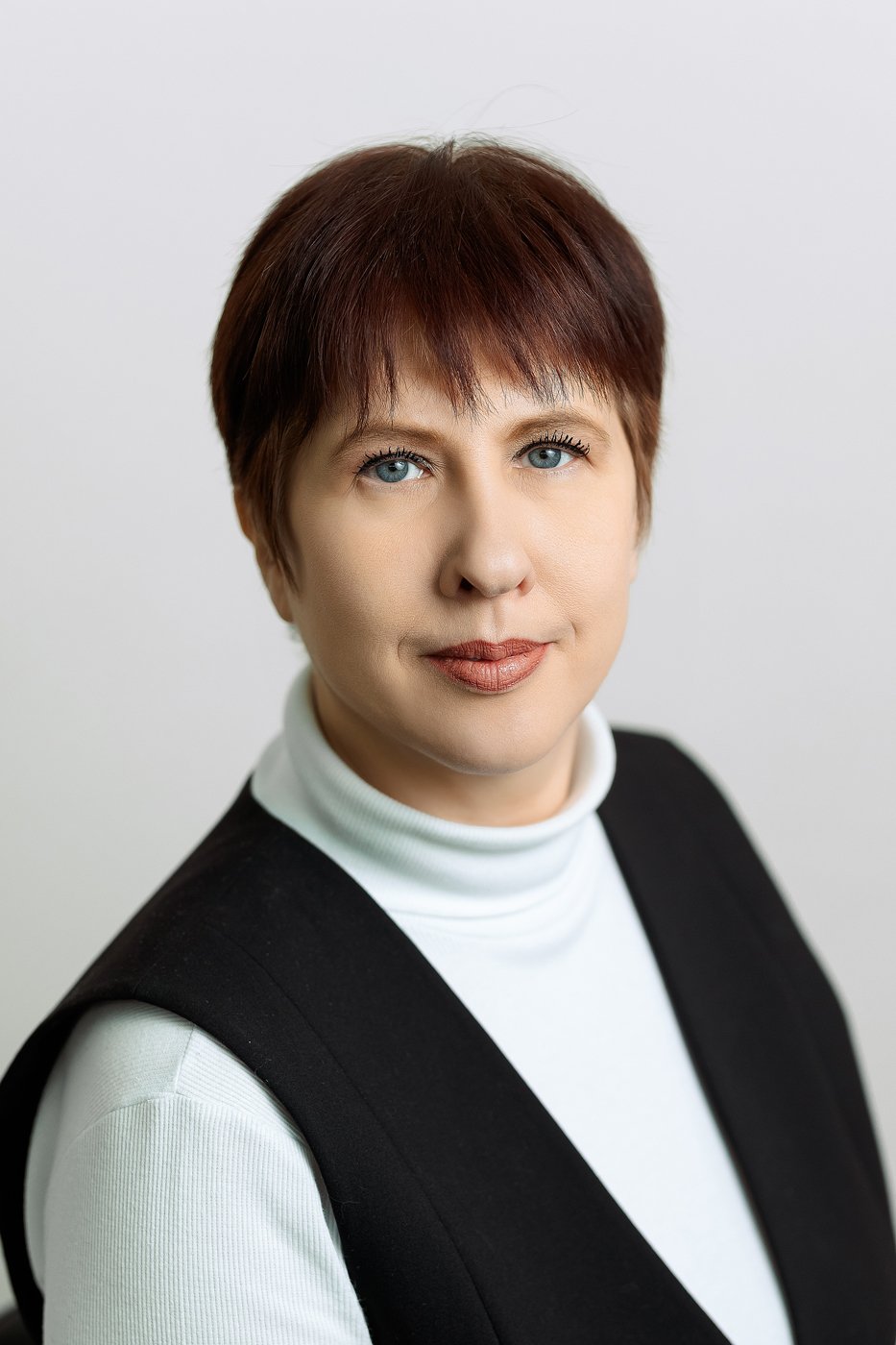 МЕРКУЛОВА Елена Владимировна (01 августа 1972 года).